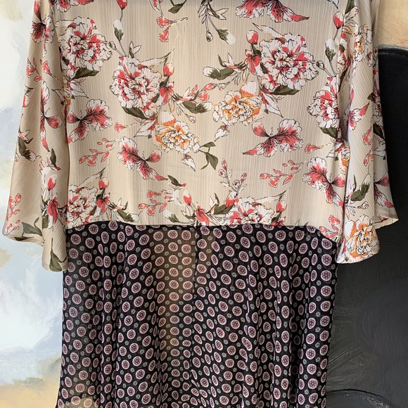 Kimono Style Blouse/top. Front tie Medium - Picture 3 of 6
